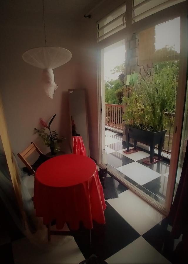 Chambre Avec Cuisine Et Sdb Semi-Privatives Separees Dans Un Ecrin De Verdure Les Abymes Zewnętrze zdjęcie