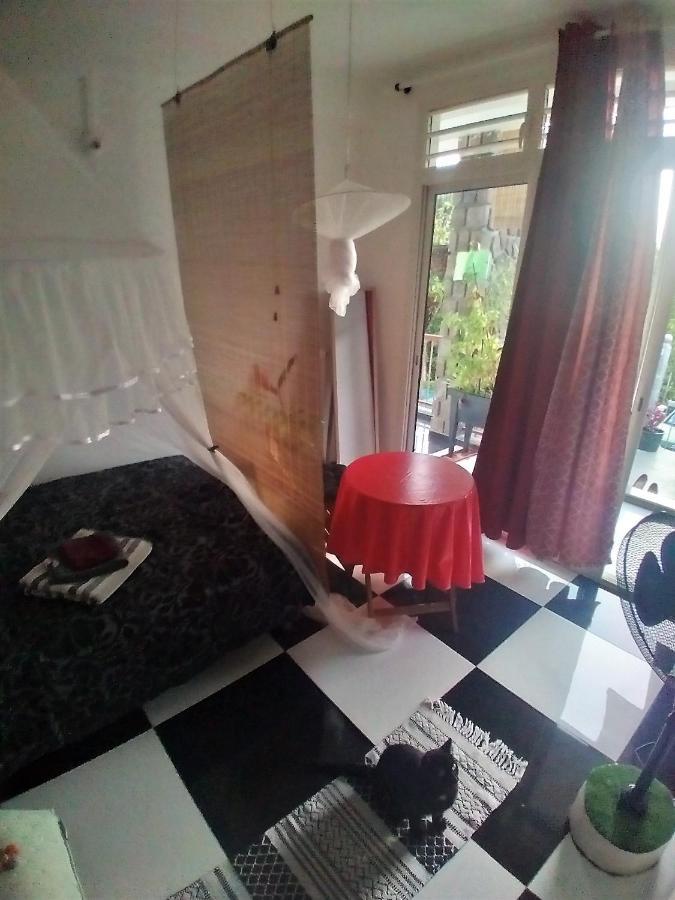 Chambre Avec Cuisine Et Sdb Semi-Privatives Separees Dans Un Ecrin De Verdure Les Abymes Zewnętrze zdjęcie